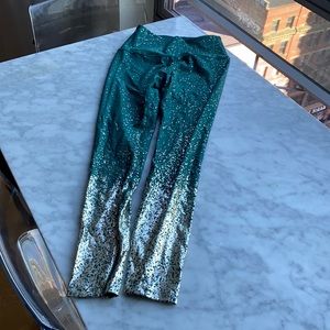 Beyond Yoga green leggings